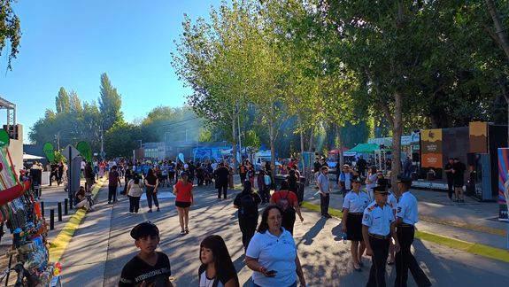 La Fiesta de la Confluencia tiene cientos de puestos y atracciones para todos los públicos.