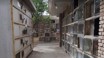 anciana visitaba la tumba de sus padres y un ladron la ataco anciana visitaba la tumba de sus padres y un ladron la ataco