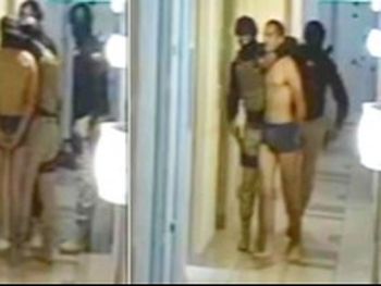 Imagenes tomadas por cámaras de seguridad del momento en que secuestran a Ronald Ojeda.
