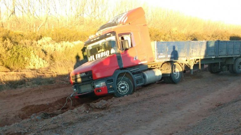 Un descuido dejó varado en la banquina a un camionero en Añelo