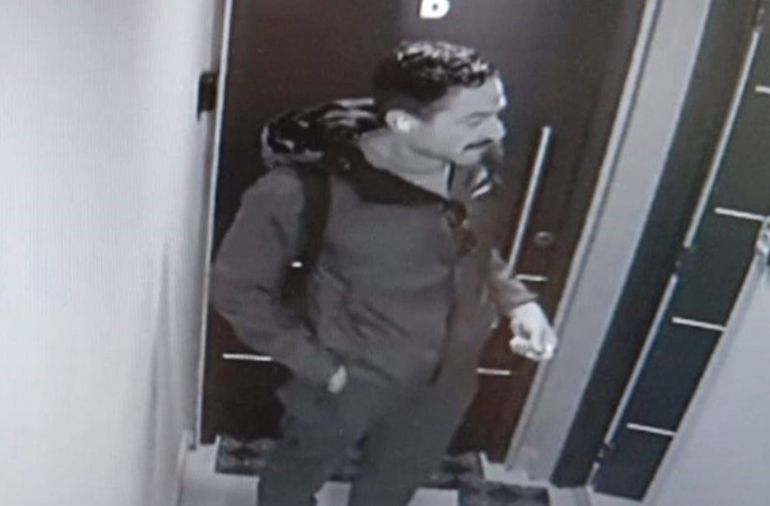 La imagen de la cámara de seguridad, cuando Sean Bartel salió del departamento de Ushuaia. La imagen de la cámara de seguridad, cuando Sean Bartel salió del departamento de Ushuaia.