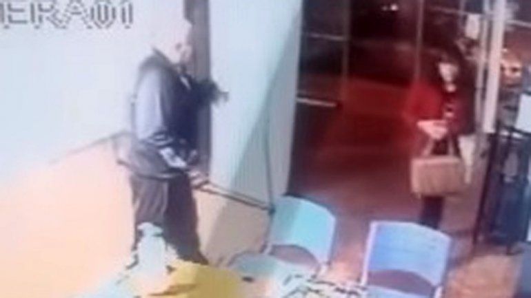 Un funcionario de la Anses golpeó a una empleada y quedó grabado