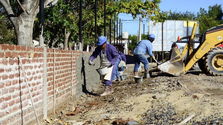 Las obras incluyen césped sintético