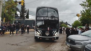 La salida del colectivo de Cipo rumbo a Córdoba. Fotos: Antonio Spagnuolo | LM Neuquen La salida del colectivo de Cipo rumbo a Córdoba. Fotos: Antonio Spagnuolo