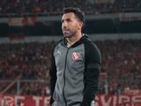 Carlos Tevez sumó una nueva derrota en Independiente.