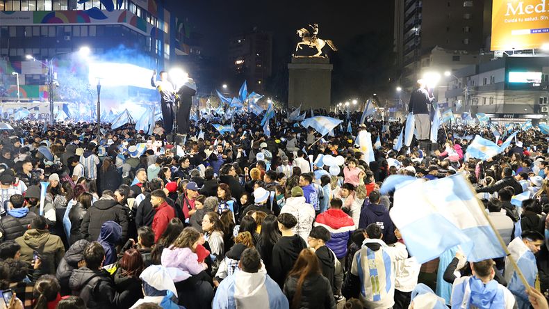 Neuquén prepara un amplio operativo en el monumento: esperan hasta 30 mil personas. | LM Neuquen Neuquén prepara un amplio operativo en el monumento: esperan hasta 30 mil personas.