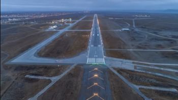La rehabilitación del Aeropuerto de Río Gallegos abarcará 2.750 metros de pista que incluyen tanto la superficie asfáltica como la de hormigón. La rehabilitación del Aeropuerto de Río Gallegos abarcará 2.750 metros de pista que incluyen tanto la superficie asfáltica como la de hormigón.