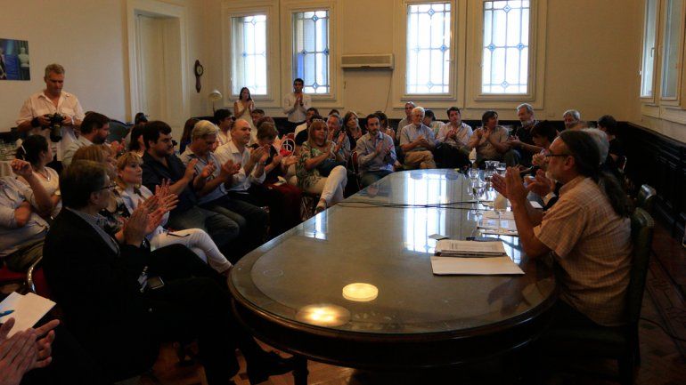 Se rompió el bloque de diputados del FpV en medio de la interna