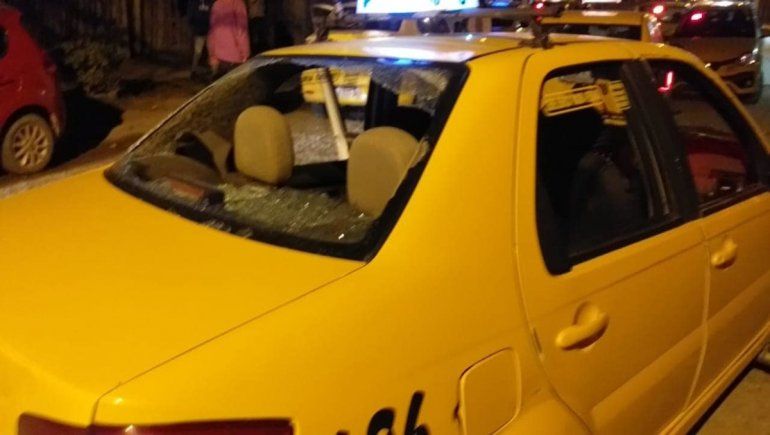 Inseguridad: taxista quedó en medio de una pedrada en el oeste