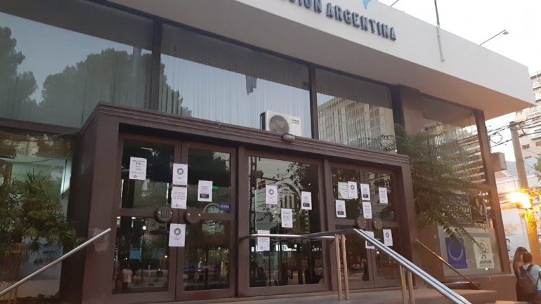 Deudores de créditos UVA: escrachan a los bancos y piden que no les rematen las casas