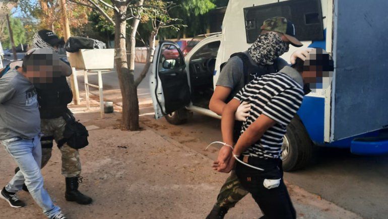 La Policía detuvo a los dos sospechosos de haber cometido un robo en un comercio de calle Planas.