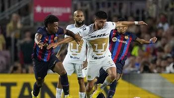 El Tuti Del Prete en acción ante el Barcelona por la Copa Joan Gamper. El Tuti Del Prete en acción ante el Barcelona por la Copa Joan Gamper.