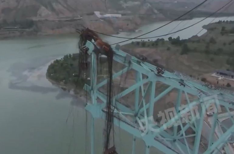 Tragedia en China: colapsó un puente en construcción y registran al menos 12 muertos Tragedia en China: colapsó un puente en construcción y registran al menos 12 muertos