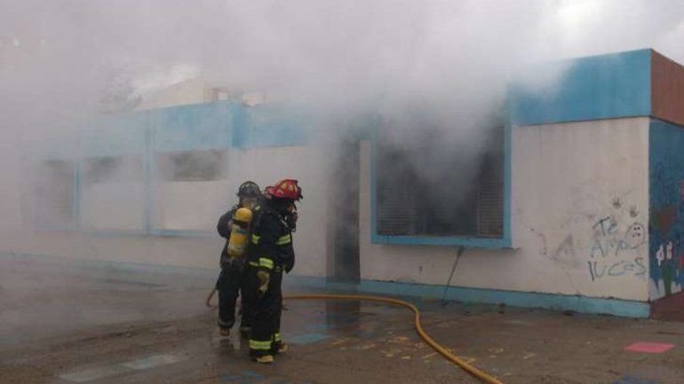 Plaza Huincul: se incendió un aula de la Escuela 49 y mañana no habrá clases