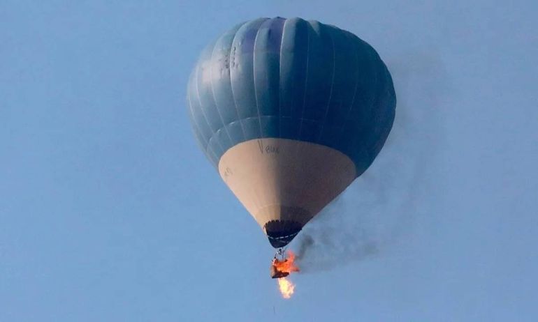 Viajaban en globo aerostático, se prendió fuego y se lanzaron al vacío