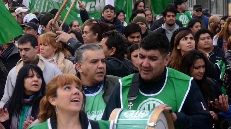 Los estatales buscan un gesto del Gobierno antes de fin de año.