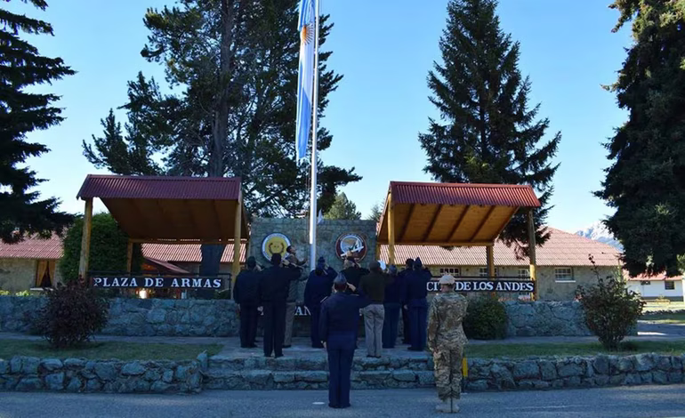 Sede de la Escuela Militar de Montaña de San Carlos de Bariloche, en Río Negro. Sede de la Escuela Militar de Montaña de San Carlos de Bariloche, en Río Negro.
