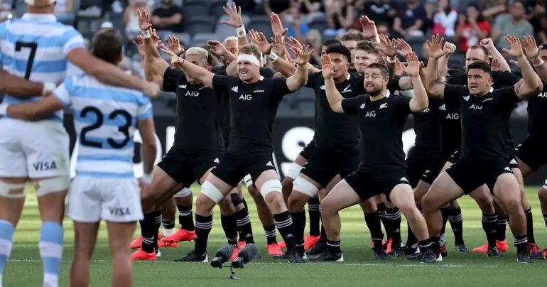 Los Pumas no se dejaron intimidar por el clásico ritual de los All Blacks.