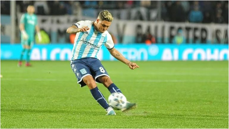 Juanfer Quintero con la camiseta de Racing