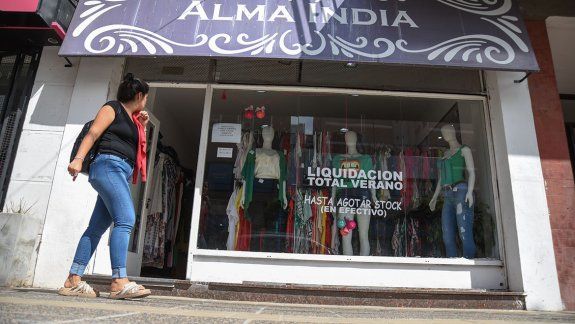 Entró y se masturbó frente a la empleada de un local