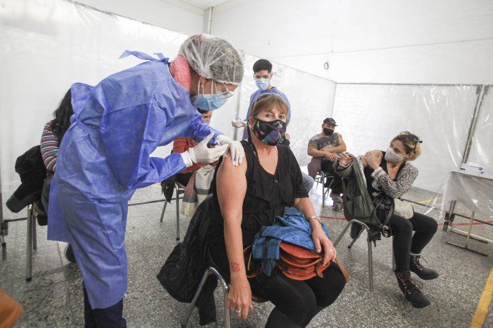 Más vacunas, más demanda y turnos: como será la vacunación en Neuquén