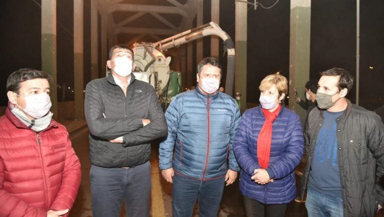 Neuquén y Cipolletti, unidas para iluminar y limpiar el puente carretero