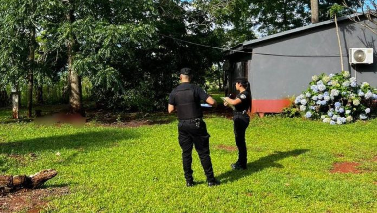 La policía acudió al lugar tras un llamado al 911 por disparos donde ocurrió el crimen.