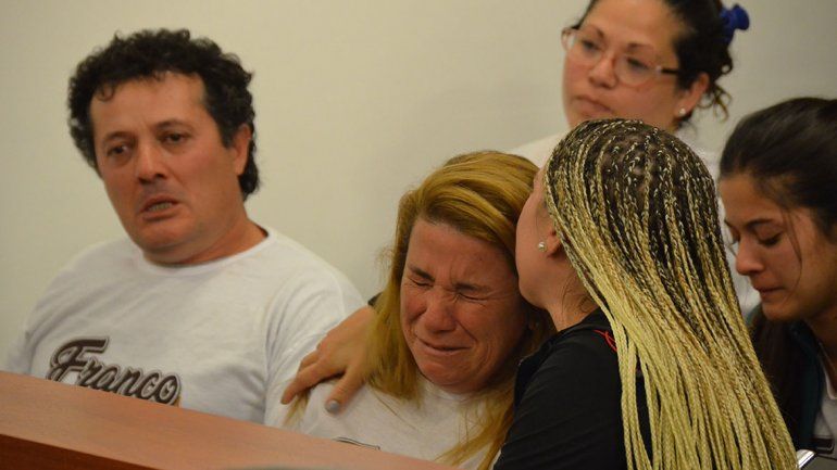 Ni la peor pena remedia el dolor que tenemos