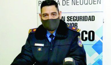 El comisario Claudio Vinet brindó detalles del ataque que sufrió un joven en Plaza Huincul.