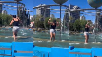 promesa cumplida: la libertad avanza en neuquen festejo adentro de una fuente en plena olascoaga promesa cumplida: la libertad avanza en neuquen festejo adentro de una fuente en plena olascoaga