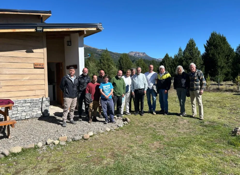 Vecinos de Villa Meliquina que salieron en defensa de las obras en la Ruta 63.