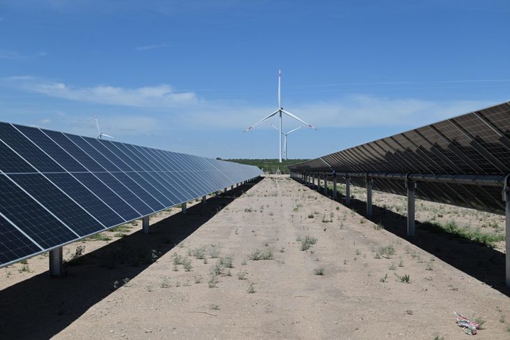 Las empresas PCR y ArcelorMittal Acindar inauguraron el primer parque híbrido de San Luis. | Más Energía Las empresas PCR y ArcelorMittal Acindar inauguraron el primer parque híbrido de San Luis.