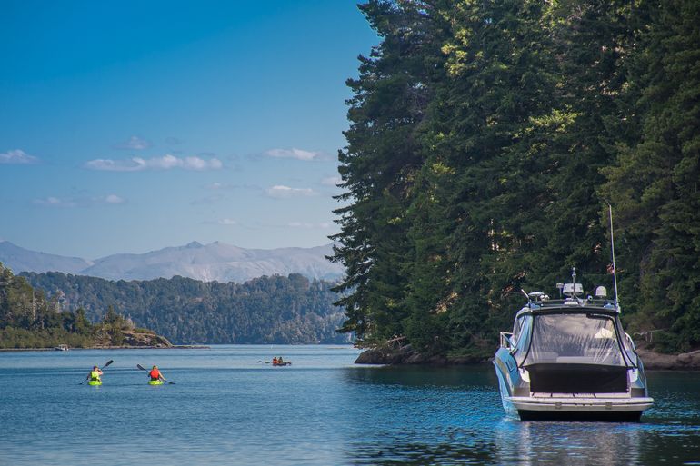 Mapuches no quieren que se instalen food trucks a la orilla del lago Correntoso