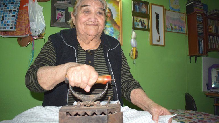 La planchadora que superó las barreras de la discriminación