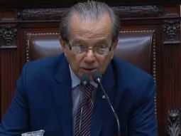 escandalo en diputados: se olvido el microfono abierto y lanzo comentarios lascivos sobre varias legisladoras escandalo en diputados: se olvido el microfono abierto y lanzo comentarios lascivos sobre varias legisladoras