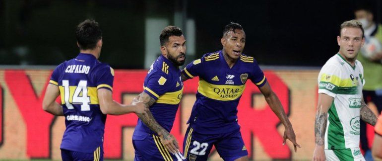 Tevez alcanzó a Riquelme en el top ten histórico y Boca ganó con polémica