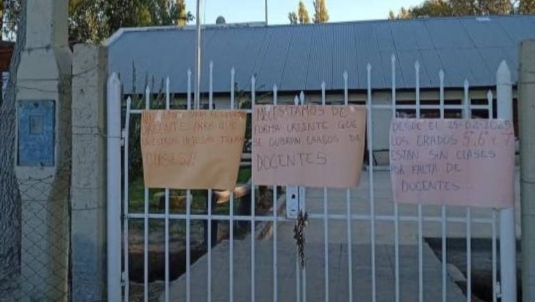 Una escuela de Buta Ranquil no empezó las clases por falta de docentes y directores