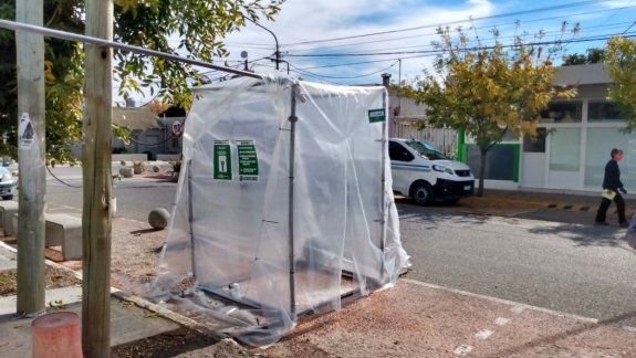 En Oro desinfectan a los vecinos con una cabina