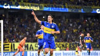 Edinson Cavani anotó un doblete para Boca. Edinson Cavani anotó un doblete para Boca.