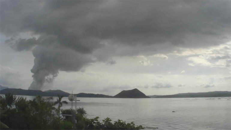 Evacuaron miles de personas por actividad volcánica cerca de Manila