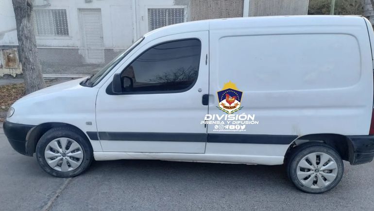 Encontraron abandonada una camioneta robada en 2016