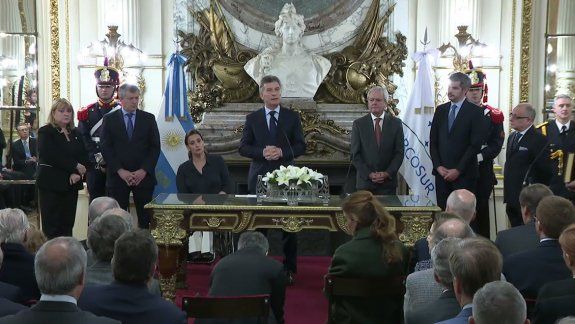 macri tomo juramento a faurie, el nuevo canciller