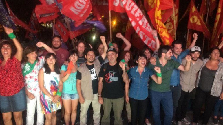 El FIT cerró la campaña con  un acto en el Parque Central