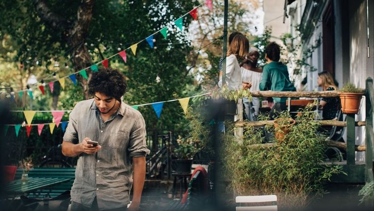 Los otrovertidos representan un perfil de personalidad que combina independencia, creatividad y dificultad para pertenecer a colectivos sociales. Los otrovertidos representan un perfil de personalidad que combina independencia, creatividad y dificultad para pertenecer a colectivos sociales.