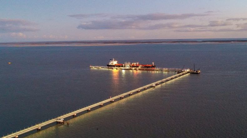 La terminal de Otamerica en Puerto Rosales incrementó los despachos de petróleo de Vaca Muerta. | LM Neuquen La terminal de Otamerica en Puerto Rosales incrementó los despachos de petróleo de Vaca Muerta.