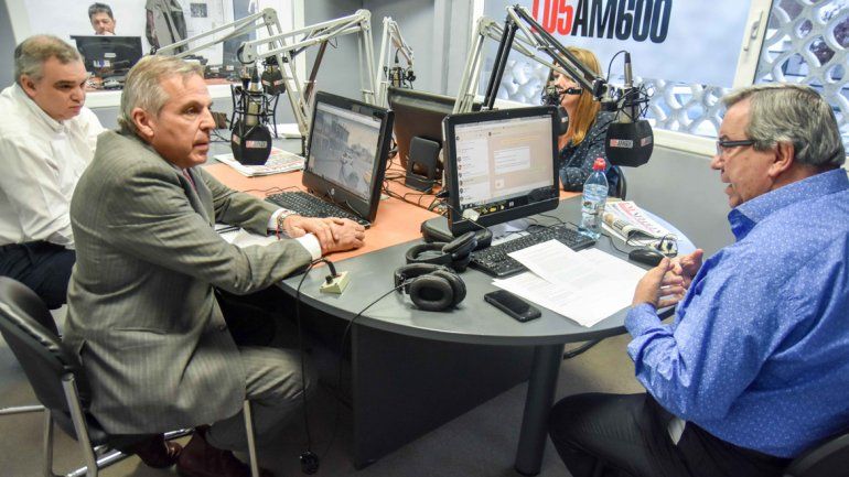 Jorge Sapag le dio una extensa entrevista ayer en la mañana a Pancho Casado en su popular programa de LU5.