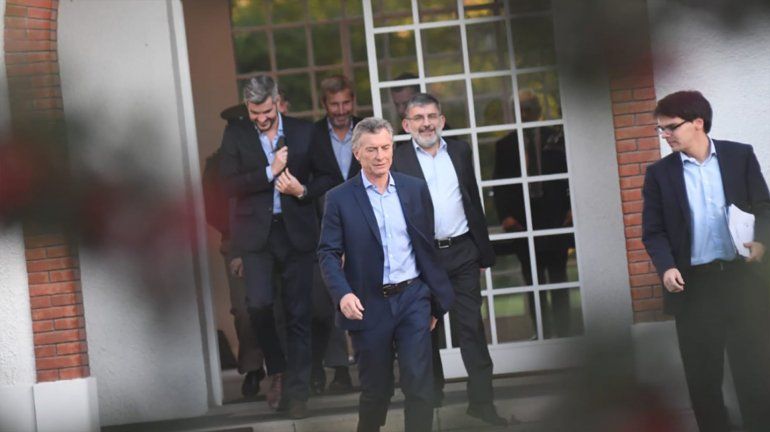 Macri y la mesa chica definen la estrategia para salir de la crisis