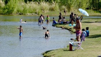 en 14 fotos: el calor agobiante empujo a los neuquinos a los balnearios en 14 fotos: el calor agobiante empujo a los neuquinos a los balnearios