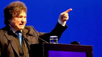 javier milei en mar del plata: canto con fatima florez y cerro la derecha fest javier milei en mar del plata: canto con fatima florez y cerro la derecha fest