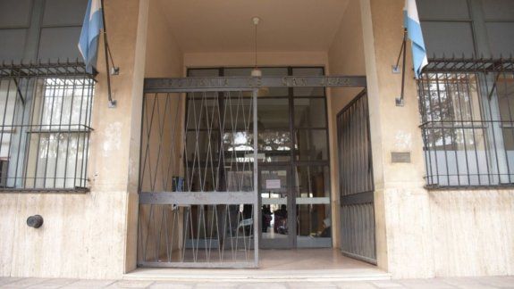 Tiene 73 años y lo acusan de violar a su tía de 97 con alzhéimer